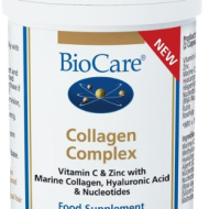 Collagen Complex 60 – kollageen koos C-vitamiini ja hüaluroonhappega Collagen Complex on tugevatoimeline toitainete kompleks, mis sisaldab merekollageeni, antioksüdante ja nukleotiide.
C-vitamiin aitab kaasa kollageeni normaalsele moodustumisele veresoonte, luude, kõhrkoe ja igemete normaalseks talitluseks ning tsink aitab hoida juukseid ja nahka normaalsena.