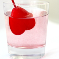 Kohtan pidevalt inimesi (eriti just üleminekueas naisi), kellele on soovitatud väiksemagi üldkolesterooli tõusu korral statiine (kolesterooli langetavaid ravimeid) tarbima hakata. Meeldetuletuseks: mitte üldkolesterooli ja LDL-kolesterooli suur number, vaid triglütseriidide ja sdLDL (loe: väikeste ja tihedate) kolesterooli-osakeste suurenenud sisaldus veres on märk veresoonkonna haiguste (s.h. infarkti ja insuldi) ning diabeedi kõrgemast riskist. Ja veel: triglütseriidide ehk [&hellip;]